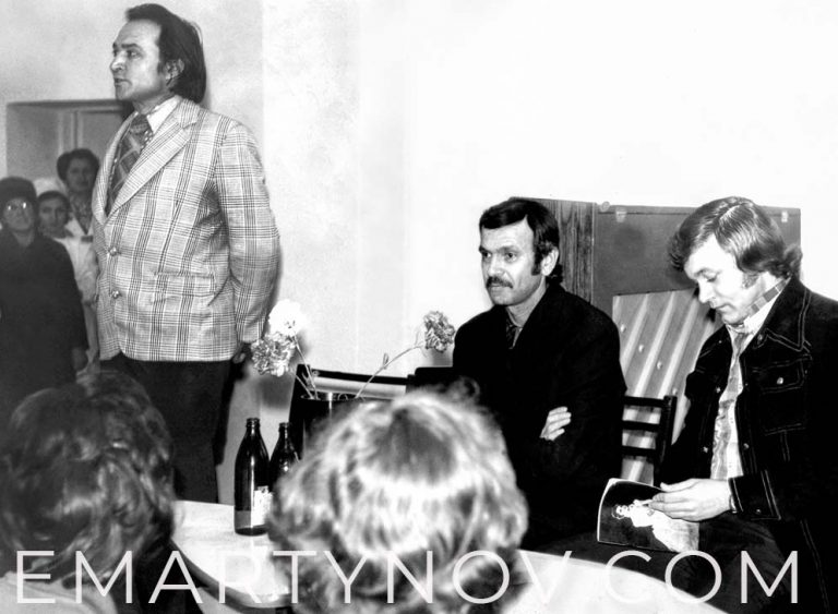 На творческой встрече в киевской клинике для учёных. Справа налево: Е.Мартынов, украинские поэты-песенники А.Вратарёв и В.Кудрявцев.